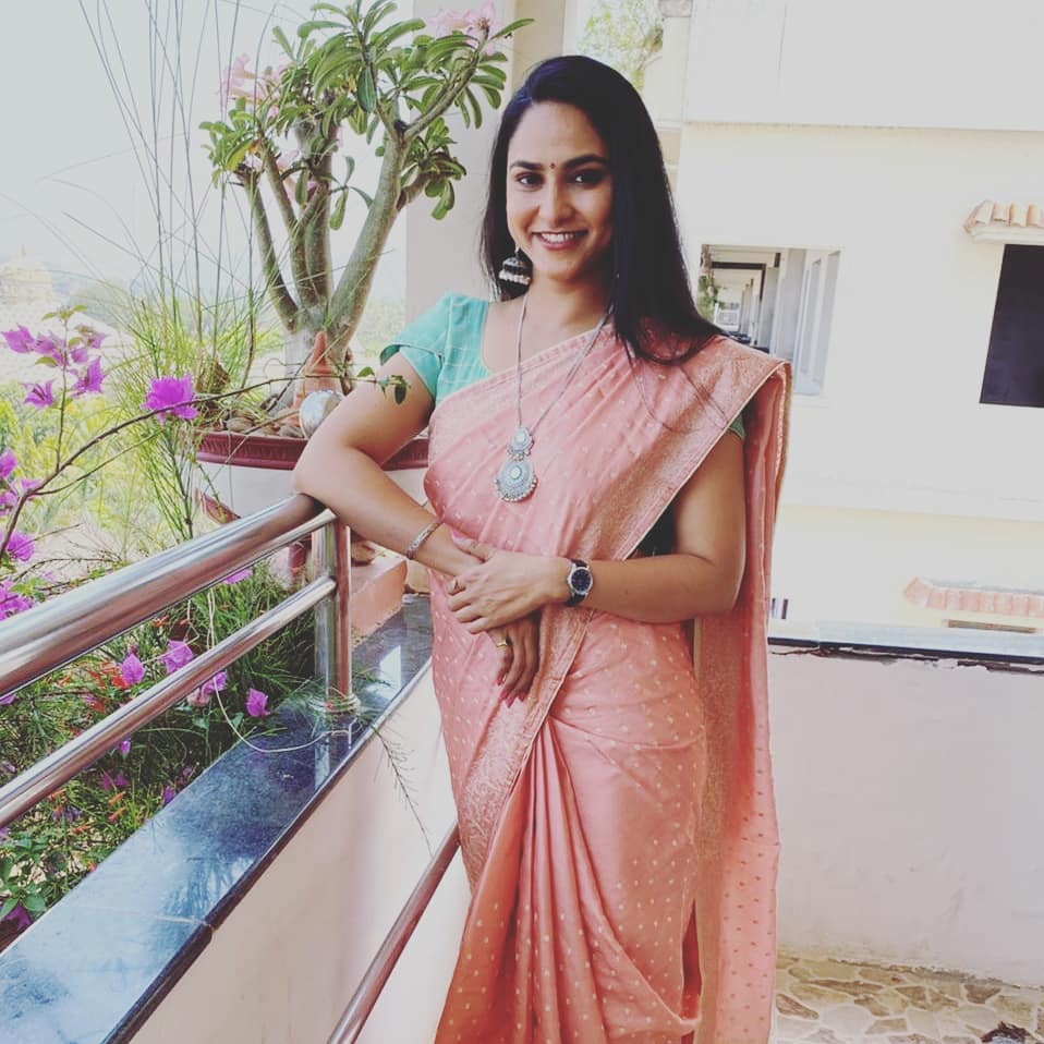 TELUGU TV ANCHOR KASI ANNAPURNA IMAGES IN PINK SAREE 17